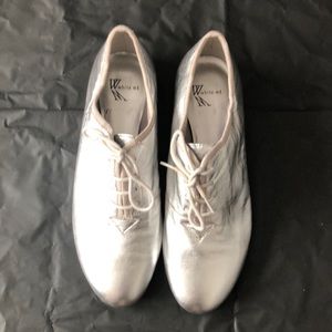 Silver White Mountain flats six 8 1/2 worn once, few scratches, see pictures